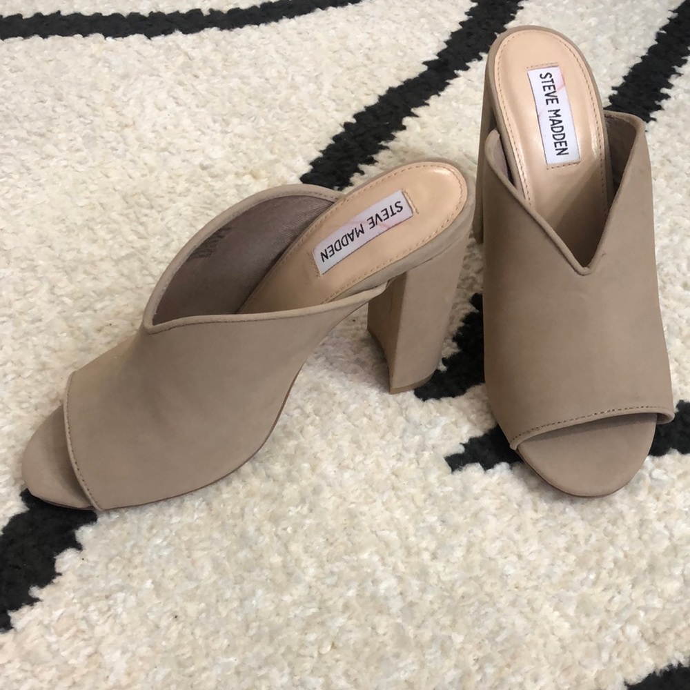Steve Madden Beige Slides Mules 7.5M Vista Tan Sandals